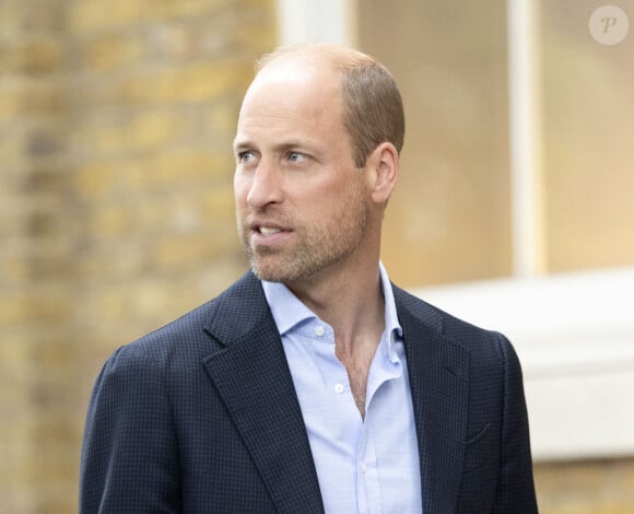 Le prince William, prince de Galles, visite la galerie Saatchi sur King's Road dans le quartier de Chelsea, à Londres, Royaume Uni, le 5 septembre 2024, pour découvrir « Homelessness: Reframed », une exposition révolutionnaire qui donne vie aux complexités du sans-abrisme. © GoffPhotos/Bestimage 