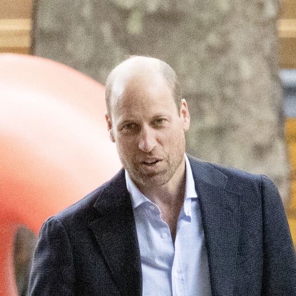 Le prince William, prince de Galles, visite la galerie Saatchi sur King's Road dans le quartier de Chelsea, à Londres, Royaume Uni, le 5 septembre 2024, pour découvrir « Homelessness: Reframed », une exposition révolutionnaire qui donne vie aux complexités du sans-abrisme. © GoffPhotos/Bestimage 