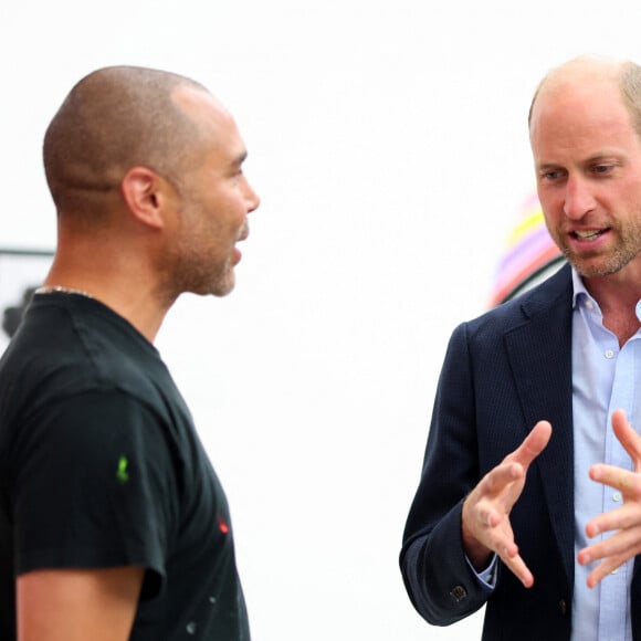 Le prince William, prince de Galles, visite la galerie Saatchi sur King's Road dans le quartier de Chelsea, à Londres, Royaume Uni, le 5 septembre 2024, pour découvrir « Homelessness: Reframed », une exposition révolutionnaire qui donne vie aux complexités du sans-abrisme. © Chris Jackson/WPA-Pool/Bestimage 