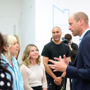 Le prince William, prince de Galles, visite la galerie Saatchi sur King's Road dans le quartier de Chelsea, à Londres, Royaume Uni, le 5 septembre 2024, pour découvrir « Homelessness: Reframed », une exposition révolutionnaire qui donne vie aux complexités du sans-abrisme. © Chris Jackson/WPA-Pool/Bestimage 