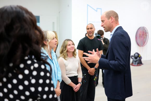 Le prince William, prince de Galles, visite la galerie Saatchi sur King's Road dans le quartier de Chelsea, à Londres, Royaume Uni, le 5 septembre 2024, pour découvrir « Homelessness: Reframed », une exposition révolutionnaire qui donne vie aux complexités du sans-abrisme. © Chris Jackson/WPA-Pool/Bestimage 