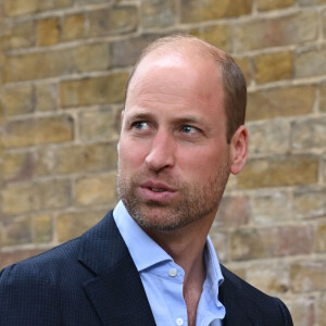 Le prince William, prince de Galles, visite la galerie Saatchi sur King's Road dans le quartier de Chelsea, à Londres, Royaume Uni, le 5 septembre 2024, pour découvrir « Homelessness: Reframed », une exposition révolutionnaire qui donne vie aux complexités du sans-abrisme. © Justin Goff/GoffPhotos/Bestimage 