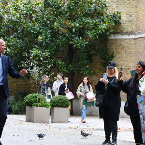 Le prince William, prince de Galles, visite la galerie Saatchi sur King's Road dans le quartier de Chelsea, à Londres, Royaume Uni, le 5 septembre 2024, pour découvrir « Homelessness: Reframed », une exposition révolutionnaire qui donne vie aux complexités du sans-abrisme. © Justin Goff/GoffPhotos/Bestimage 