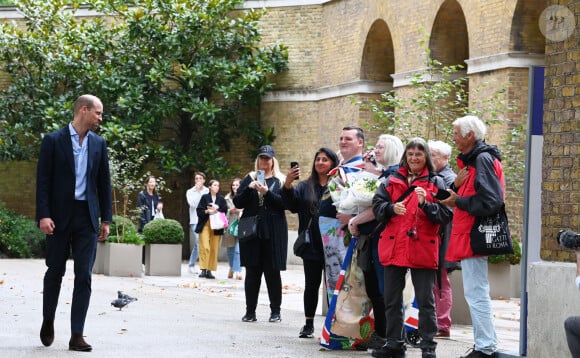 Le prince William, prince de Galles, visite la galerie Saatchi sur King's Road dans le quartier de Chelsea, à Londres, Royaume Uni, le 5 septembre 2024, pour découvrir « Homelessness: Reframed », une exposition révolutionnaire qui donne vie aux complexités du sans-abrisme. © Justin Goff/GoffPhotos/Bestimage 