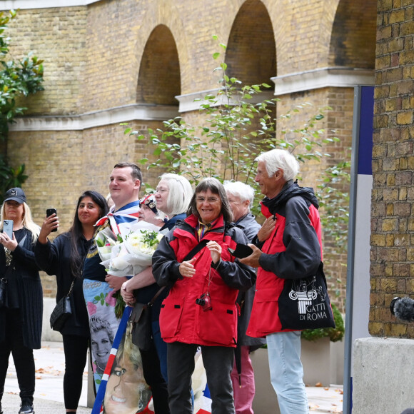 Le prince William, prince de Galles, visite la galerie Saatchi sur King's Road dans le quartier de Chelsea, à Londres, Royaume Uni, le 5 septembre 2024, pour découvrir « Homelessness: Reframed », une exposition révolutionnaire qui donne vie aux complexités du sans-abrisme. © Justin Goff/GoffPhotos/Bestimage 