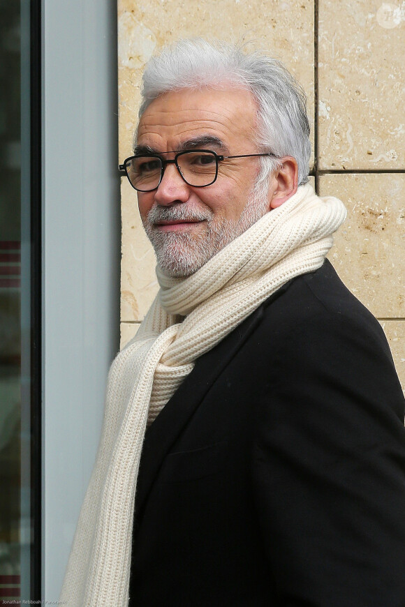 Exclusif - Le journaliste Pascal Praud arrive aux studios de la radio RTL à Paris le 12 mars 2020. Le parquet de Paris a ouvert une enquête après la diffusion d'un morceau du rappeur Sneazzy, accusé de menacer le journaliste Pascal Praud. © Panoramic / Bestimage   No web en Suisse 