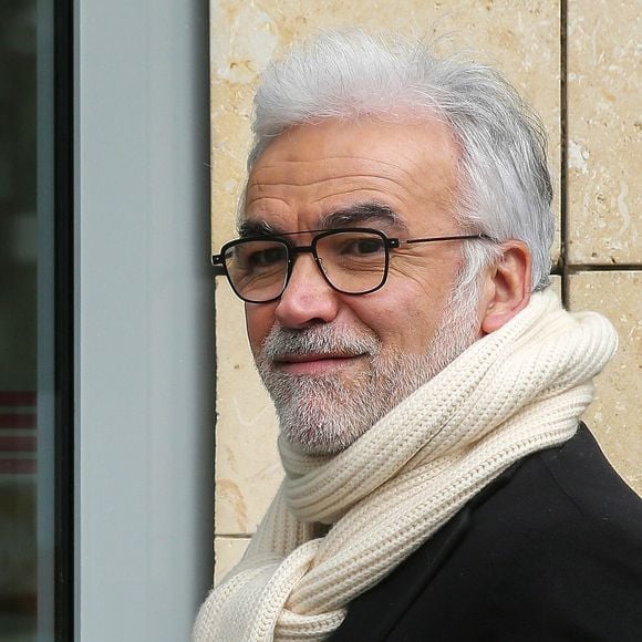 Exclusif - Le journaliste Pascal Praud arrive aux studios de la radio RTL à Paris le 12 mars 2020. Le parquet de Paris a ouvert une enquête après la diffusion d'un morceau du rappeur Sneazzy, accusé de menacer le journaliste Pascal Praud. © Panoramic / Bestimage   No web en Suisse 