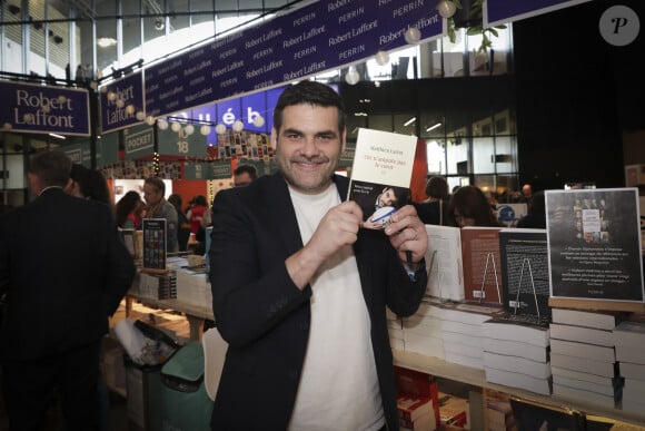 Matthieu Lartot lors du Festival du Livre de Paris , France, le 12 avril. © Jack Tribeca / Bestimage