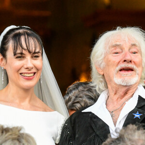 Murielle et Hugues Aufray ont célébré leur mariage le 2 septembre 2023
Murielle Mégevand et Hugues Aufray sur le parvis de l'église - Mariage d'Hugues Aufray et de Murielle Mégevand à l'église Saint-Vigor de Marly-Le Roy, France.