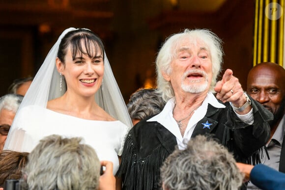 Murielle et Hugues Aufray ont célébré leur mariage le 2 septembre 2023
Murielle Mégevand et Hugues Aufray sur le parvis de l'église - Mariage d'Hugues Aufray et de Murielle Mégevand à l'église Saint-Vigor de Marly-Le Roy, France.