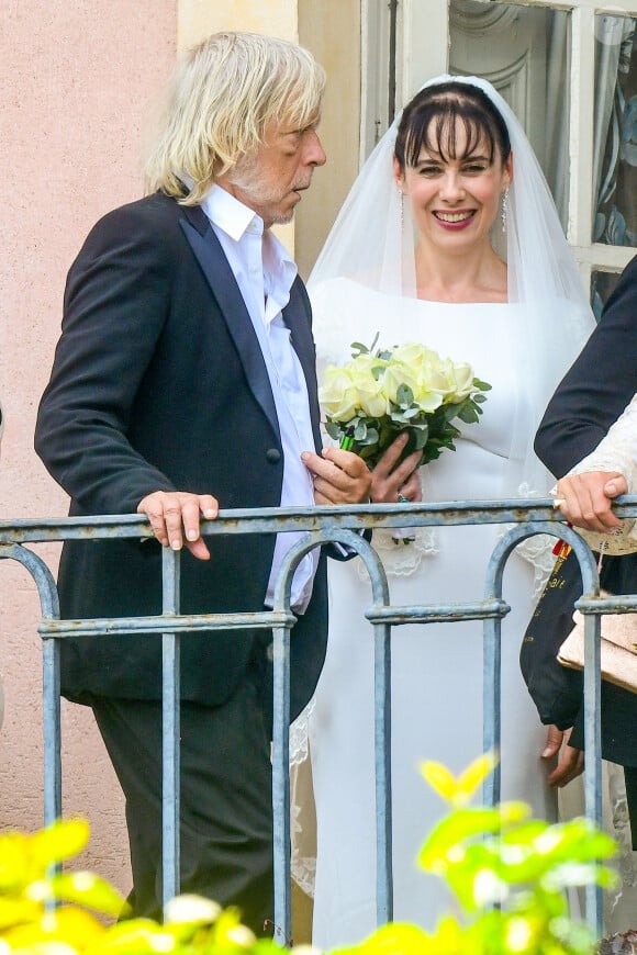 Ils ont opté pour des vacances reposantes sur l'Île de beauté, loin de toute agitation pour se ressourcer avant la rentrée
Le chanteur Renaud (Renaud Séchan) et Murielle Mégevand - Mariage d'Hugues Aufray et de Murielle Mégevand à la mairie de Marly-Le Roy, France, le 2 septembre 2023.