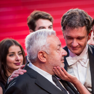 Petit dernier d'une grande lignée de producteurs à succès, Dimitri Rassam a grandi dans la sphère du septième art : fils de Carole Bouquet et Jean-Pierre Rassam, neveu de Paul Rassam, d'Anne-Marie Rassam et de Claude Berri, cousin de Thomas Langmann.
Carole Bouquet, son compagnon Philippe Sereys de Rothschild et Paul Rassam - Carole Bouquet très émue lors de la descente des marches du film "The Little Prince" (Le Petit Prince) lors du 68 ème Festival International du Film de Cannes à Cannes le 22 mai 2015, le film produit par son fils Dimitri Rassam.