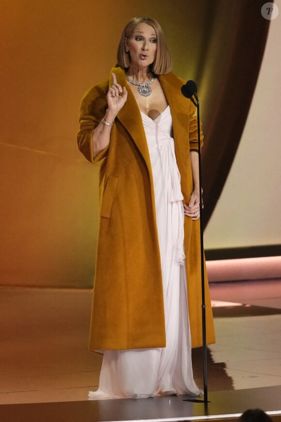 Céline Dion lors des Grammy Awards à la Crypto Arena à Los Angeles