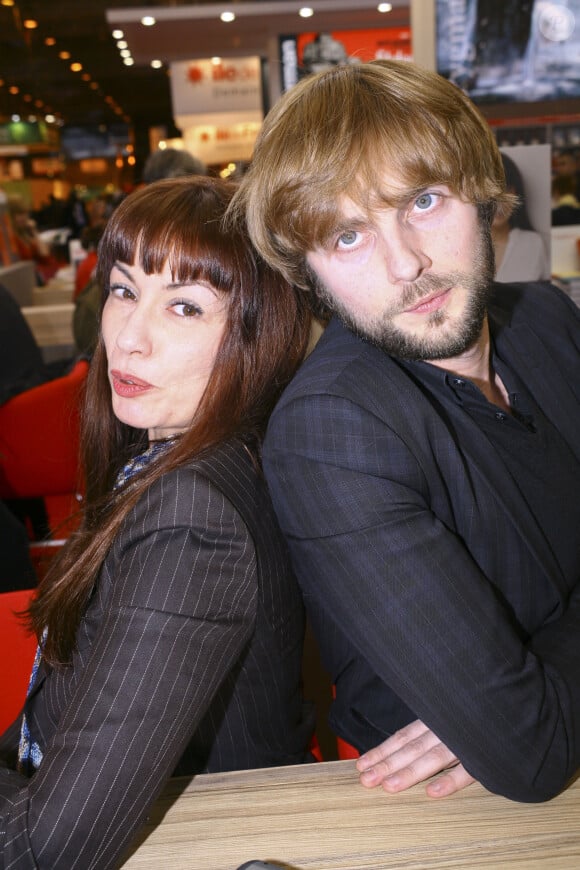 Agnes Michaux et Anton Lenoir - 33eme edition du Salon du Livre de la porte de Versailles a Paris le 24 mars.