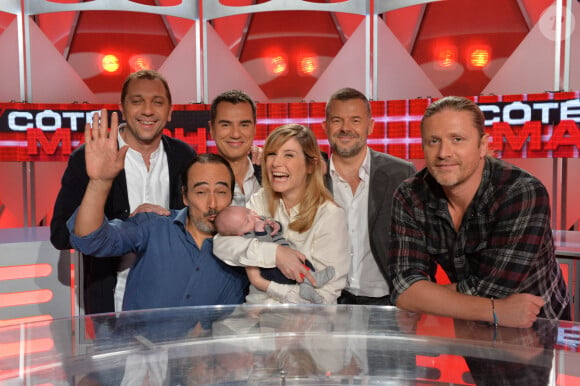 Xavier Gravelaine, Emmanuel Petit, Didier Roustan, Éric Naulleau, Louise Ekland et son fils Sacha ainsi que Laurent Luyat sur le plateau de 'Cote Match' le 27 septembre 2013 à Paris, France. Photo by Max Colin/ABACAPRESS.COM