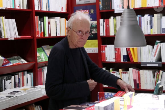 Exclusif - Jérôme Seydoux (Président de Pathé) - Thierry Frémaux dédicace son livre sur Bertrand Tavernier "Si nous avions su que nous l'aimions tant, nous l'aurions aimé davantage" à la librairie "L'écume des pages" à Paris le 3 octobre 2022. © Bertrand Rindorff/Bestimage