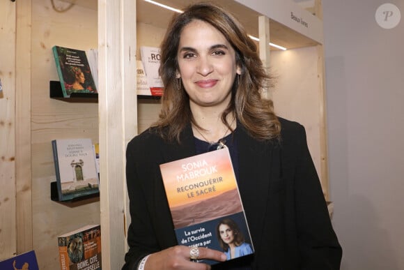 Avec la maternité, Sonia Mabrouk a ajouté une touche de bonheur à son quotidien à jamais bouleversé
Sonia Mabrouk - Festival du Livre de Paris 2023 au Grand Palais Éphémère à Paris le 22 avril 2023. © Cedric Perrin / Bestimage 