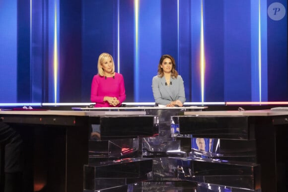 Une absence pendant laquelle son amie et collègue Laurence Ferrari l'a soutenue et remplacée
Laurence Ferrari, Sonia Mabrouk sur le plateau du "Grand Débat Les Républicains" présenté par L.Ferrari et S.Mabrouk et diffusé en direct sur CNews - Paris le 21Novembre 2021 - ©Jack Tribeca / Bestimage 