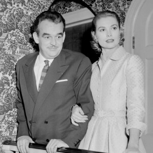 Le prince Rainier III de Monaco et sa fiancée Grace Kelly à Philadelphie le 6 janvier 1956