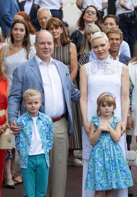 Quel héritage a-t-elle laissé à ses proches et sa famille ?
La princesse Charlene de Monaco, le prince Albert II de Monaco, le prince Jacques de Monaco, marquis des Baux, la princesse Gabriella de Monaco, comtesse de Carladès - La famille princière de Monaco lors du traditionnel Pique-nique "U Cavagnetu" des monégasques au parc princesse Antoinette à Monaco. © Olivier Huitel/Pool Monaco/Bestimage 