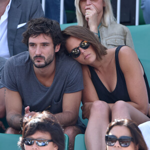 Laure Manaudou et son ex-compagnon Jérémy Frérot (du groupe Fréro Delavega) dans les tribunes lors de la finale des Internationaux de tennis de Roland-Garros à Paris, le 7 juin 2015.