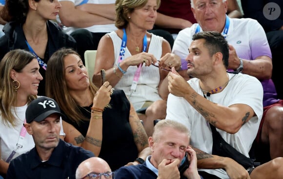 Laure Manaudou, Florent Manaudou en tribunes pendant l'épreuve de basketball de Demi-Finale opposant la France à l'Allemagne lors des Jeux Olympiques de Paris 2024 (JO) à l'Arena Bercy, à Paris, France, le 8 août 2024. © Jacovides-Perusseau/Bestimage 