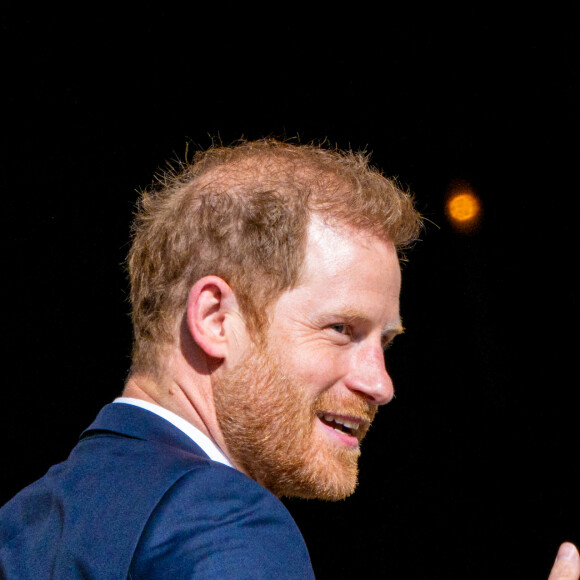 Une vie loin de celle qu'il a eue enfant
Le prince Harry, duc de Sussex, assiste à l'office de la cathédrale St Paul à l'occasion du dixième anniversaire des Invictus Games à Londres, Royaume-Uni. Photo par Mischa Schoemaker/ABACAPRESS.COM