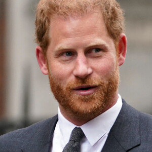 Le Duc de Sussex quittant la Cour Royale de Justice, au centre de Londres. Buckingham Palace a annoncé que le duc de Sussex assistera au couronnement du roi Charles III mais que la duchesse de Sussex restera en Californie avec le prince Archie et la princesse Lilibet. Le crédit photo doit être lu comme suit : James Manning/PA Wire