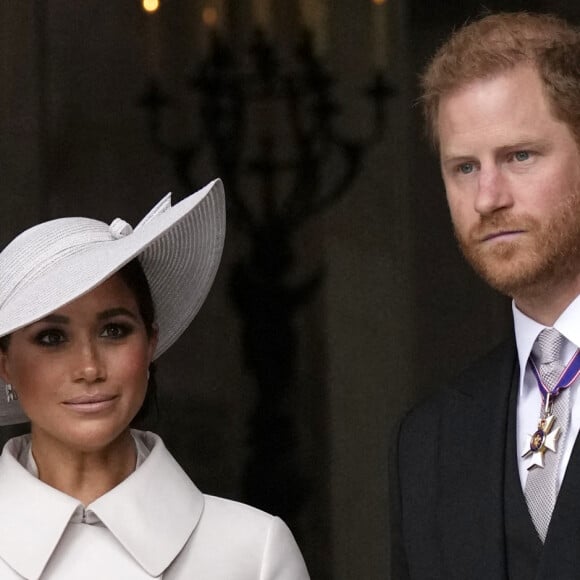 Le duc et la duchesse de Sussex quittant le National Service of Thanksgiving à la cathédrale St Paul, Londres. Le duc et la duchesse de Sussex ont commencé à utiliser les titres de prince et de princesse pour leurs enfants Archie et Lilibet. Les enfants de Harry et Meghan sont devenus prince et princesse lorsque le roi a accédé au trône, mais sont restés simples "master" et "miss" sur le site web du palais de Buckingham au cours des six derniers mois. Le crédit photo doit être lu comme suit : Matt Dunham/PA Wire