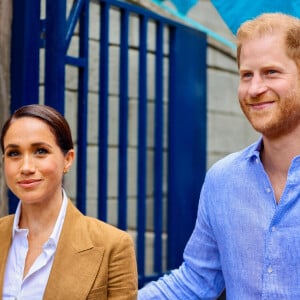 Le prince Harry, duc de Sussex, et Meghan Markle, duchesse de Sussex, lors d'une rencontre avec de jeunes étudiants soulignant l'importance du bien-être socio-émotionnel dans l'éducation au Colegio La Giralda à Bogota, le deuxième jour de leur visite de quatre jours en Colombie - Poolphoto by Courtesy of the Vice President's Office for DPPA/Mischa Schoemaker/ABACAPRESS.COM