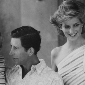 Photo du Prince Charles et de la Princesse Diana en vacances en Espagne avec leur plus jeune fils, le Prince Harry, le 11 août 1986. Photo prise par Arthur Edwards/The Sun/News Licensing/ABACAPRESS.COM