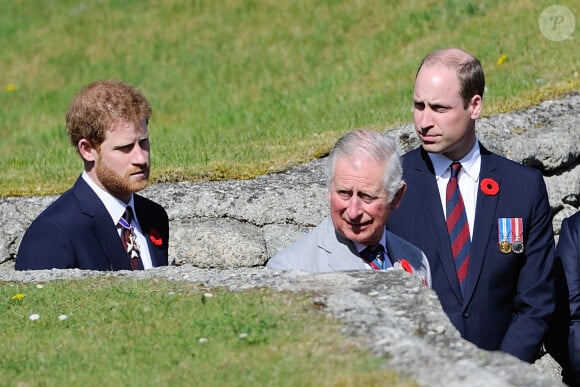 Le prince Harry a 40 ans ce dimanche.Charles, prince de Galles, le prince William, duc de Cambridge et le prince Harry visitent le Monument commémoratif du Canada à Vimy, près d'Arras, en France, dans le cadre d'une cérémonie commémorant le 100e anniversaire de la bataille de la crête de Vimy, une bataille de la Première Guerre mondiale qui a contribué à façonner l'identité nationale de l'ancienne colonie britannique qu'est le Canada. Photo par Aurore Marechal/ABACAPRESS.COM