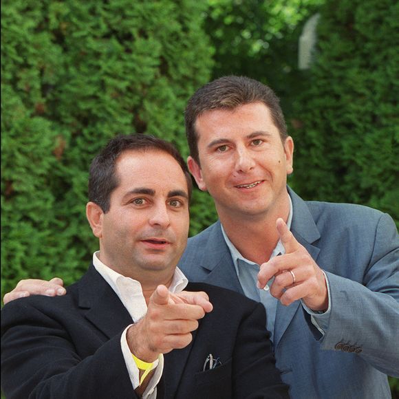 Cela fait 20 ans que leur duo fonctionne et 40 ans qu'ils se connaissent.Francis Petit/ABACA. 28267-8. Paris-France, 29/8/2001. Pascal Bataille (à gauche) et Laurent Fontaine (à droite) lors de la conférence de presse de la nouvelle saison de la chaîne de télévision TF1.