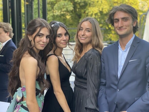 Laurent Fontaine est en outre le père de quatre grands enfants: deux jumelles, Tamara et Joy, et Lara et MiloLes quatre enfants de Laurent : Tamara, Joy, Lara et Milo©Instagram