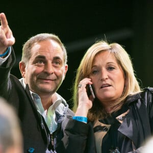 Laurent Fontaine et Valérie Douillet - La famille, les amis et soutiens d'Emmanuel Macron dans les tribunes lors du grand meeting d'Emmanuel Macron, candidat d'En Marche! à l'élection présidentielle 2017, à l'AccorHotels Arena à Paris, France, le lundi 17 avril 2017. © Cyril Moreau/Bestimage 