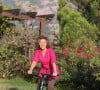 Toujous très active à 71 ans, Mireille sort à l'occasion son vélo...Mireille Dumas lors d'une séance photo dans sa maison de Porto, en Corse du Sud, le 14 août 2007. Photo par Max Colin/ABACAPRESS.COM