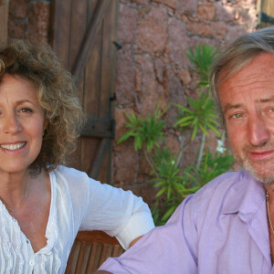 Dans cette ancienne bergerie rénovée, le couple jardine, récolte du miel...Mireille Dumas lors d'une séance photo dans sa maison de Porto, en Corse du Sud, le 14 août 2007. Photo par Max Colin/ABACAPRESS.COM