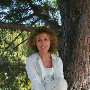 Mireille Dumas lors d'une séance photo dans sa maison de Porto, en Corse du Sud, le 14 août 2007. Photo par Max Colin/ABACAPRESS.COM