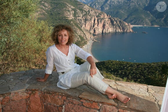 Cette propriété surplombe le golfe de Porto et offre une vue vertigineuse.Mireille Dumas lors d'une séance photo dans sa maison de Porto en Corse du Sud, France, le 14 août 2007. Photo par Max Colin/ABACAPRESS.COM