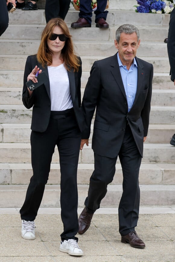 Nicolas Sarkozy et sa femme Carla Bruni - Sortie des obsèques de l'auteure-compositrice-interprète et actrice française Françoise Hardy au crématorium du cimetière du Père-Lachaise à Paris, France, le 20 juin 2024. © Jacovides-Moreau/Bestimage 