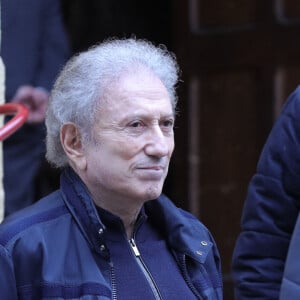 Michel Drucker - Obsèques de Sylvain Augier en l'église de Sommières, petite commune du Gard le 27 mars 2024. L'ancien présentateur de La Carte au trésor est décédé brutalement à 68 ans le samedi 16 mars à son domicile de Lecques. © Franz Chavaroche/Nice-Matin/Bestimage