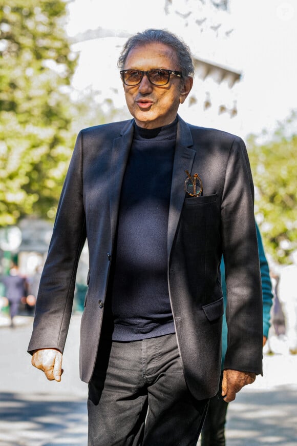 Michel Drucker - Obsèques du journaliste Jean-Pierre Elkabbach au cimetière du Montparnasse dans le 14ème arrondissement de Paris, France, le 6 octobre 2023. © Pierre Perusseau/Bestimage