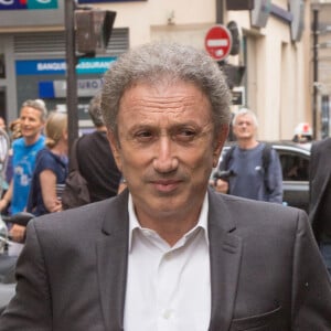 Michel Drucker assistant aux obsèques de Pierre Bellemare à l'église Saint-Roch à Paris, France, le 31 mai 2018. L'animateur, producteur, écrivain et journaliste français Pierre Bellemare est décédé le 26 mai, à l'âge de 88 ans. Photo par Nasser Berzane/ABACAPRESS.COM