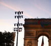 Emmanuel Macron, président de la République Française, avec les athlètes des Jeux Olympiques et Paralympiques de Paris2024 - La "Parade des Champions" des Jeux Olympiques et Paralympiques de Paris2024, sur les Champs-Elysées. Paris, le 14 septembre 2024. © Mohamed Badra/Pool/Bestimage 