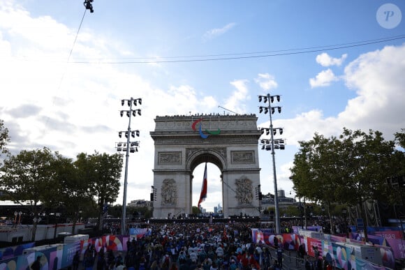 La "Parade des Champions" des Jeux Olympiques et Paralympiques de Paris2024, sur les Champs-Elysées. Paris, le 14 septembre 2024. © Mohamed Badra/Pool/Bestimage 