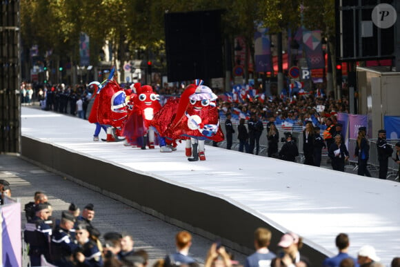 La "Parade des Champions" des Jeux Olympiques et Paralympiques de Paris2024, sur les Champs-Elysées. Paris, le 14 septembre 2024. © Mohamed Badra/Pool/Bestimage 