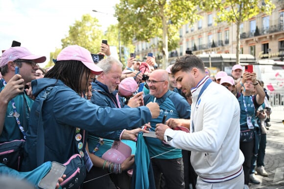 Antoine Dupont - La "Parade des Champions" des Jeux Olympiques et Paralympiques de Paris2024, sur les Champs-Elysées. Paris, le 14 septembre 2024. © Eliot Blondet/Pool/Bestimage 