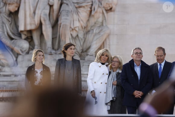 Brigitte Macron, Amélie Oudéa-Castéra, ministre des Sports et des Jeux olympiques et paralympiques, et Patrick Ollier, Maire de Rueil-Malmaison, - La "Parade des Champions" des Jeux Olympiques et Paralympiques de Paris2024, sur les Champs-Elysées. Paris, le 14 septembre 2024. © Romauld Meigneux/Pool/Bestimage 