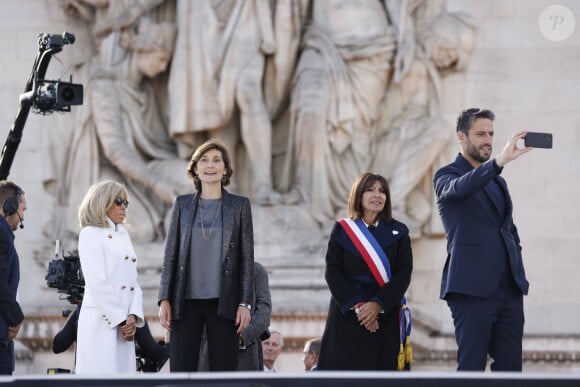 Brigitte Macron, Amélie Oudéa-Castéra, ministre des Sports et des Jeux olympiques et paralympiques,, Anne Hidalgo, maire de Paris, et Tony Estanguet, président du comité d'organisation des Jeux Olympiques et Paralympiques de Paris 2024 - La "Parade des Champions" des Jeux Olympiques et Paralympiques de Paris2024, sur les Champs-Elysées. Paris, le 14 septembre 2024. © Romauld Meigneux/Pool/Bestimage 