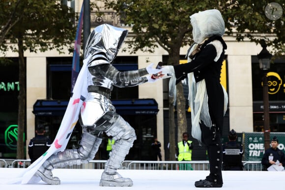 Illustration - Parade des champions, avec les médaillés olympiques, à l'occasion des Jeux Olympiques et Paralympiques Paris 2024, sur l'avenue des Champs-Elysées à Paris. Le 14 juillet 2024 © Stéphane Lemouton / Bestimage